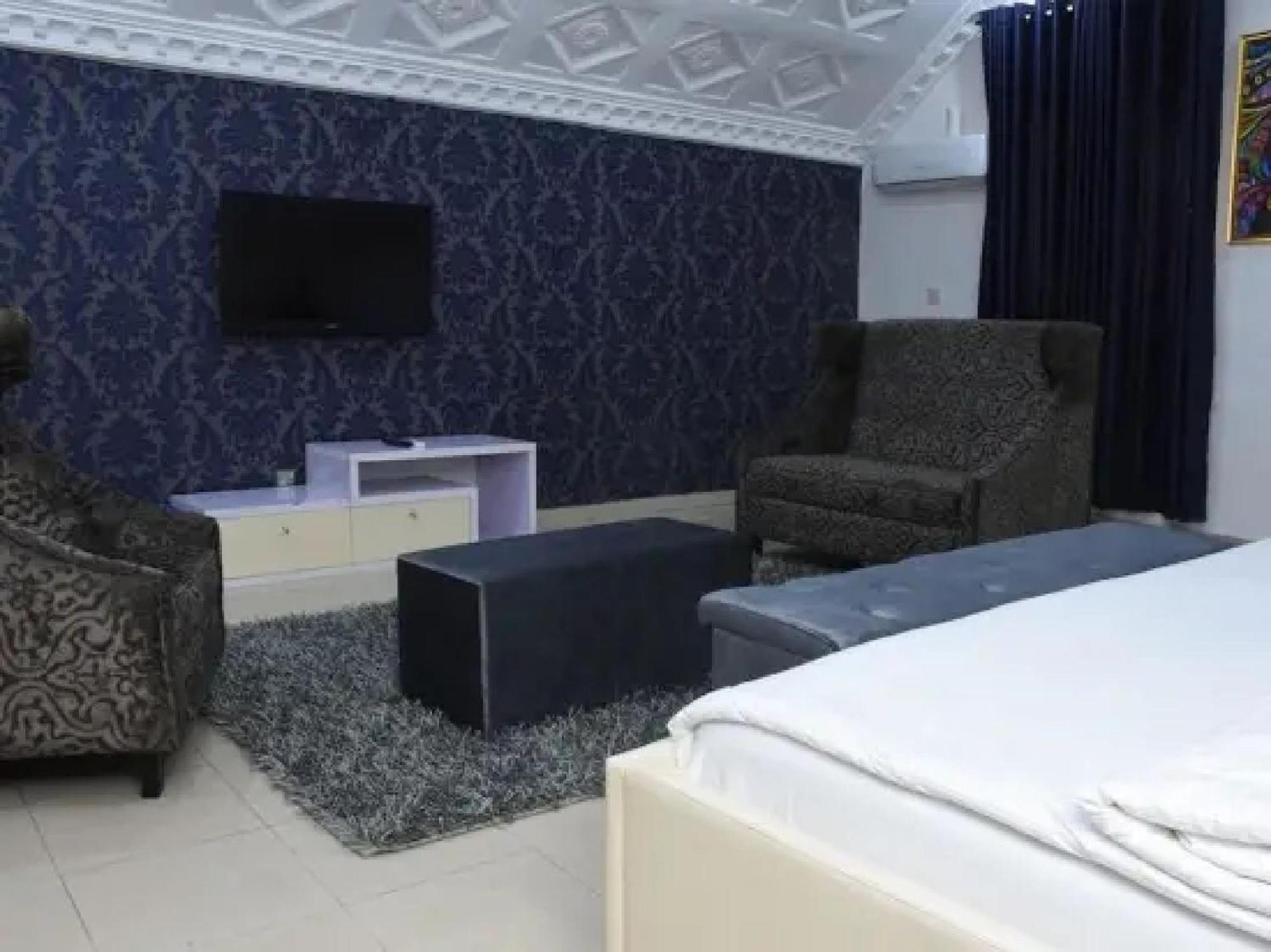 Room in Lodge - Ambience Hotels Abujahome for leisure&business travellers Extérieur photo