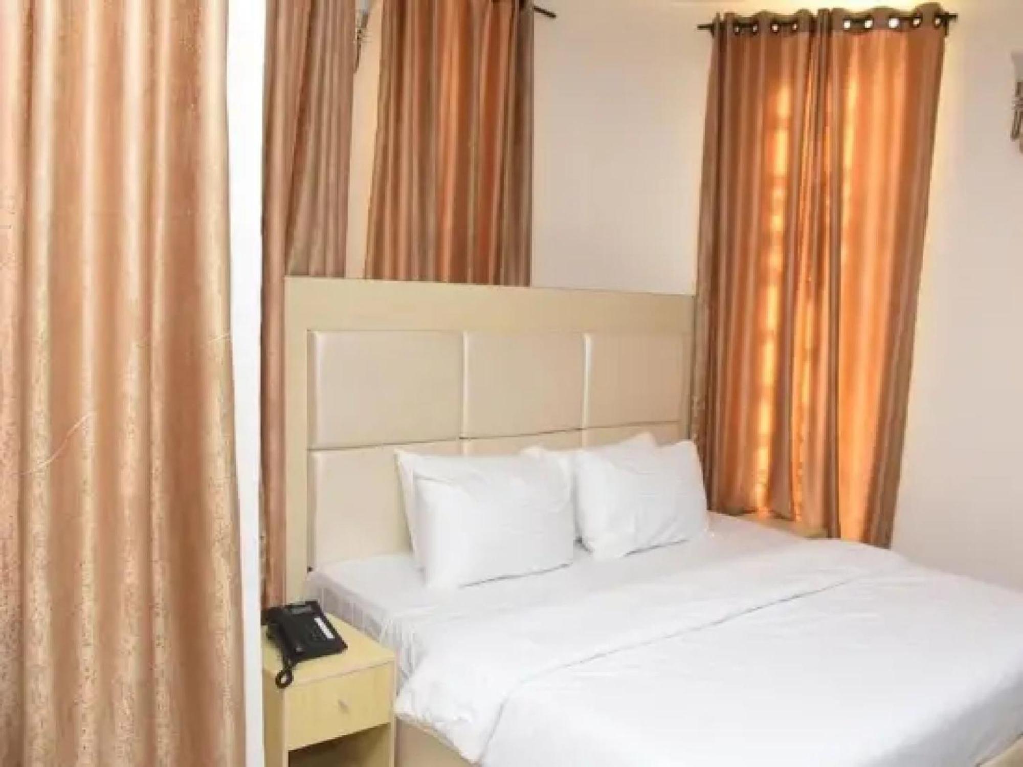 Room in Lodge - Ambience Hotels Abujahome for leisure&business travellers Extérieur photo
